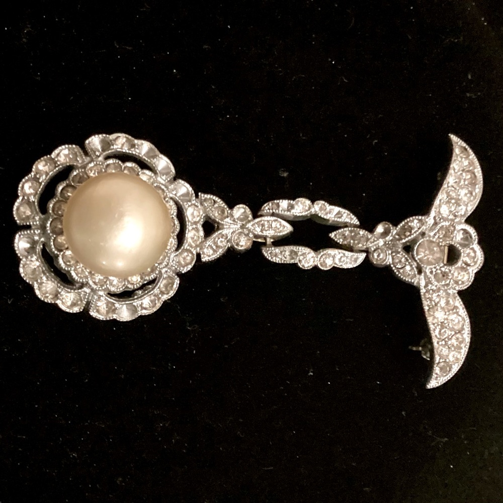 A beautiful zirconia pearl brooch, marked Czech Slovakia, beautifully designed